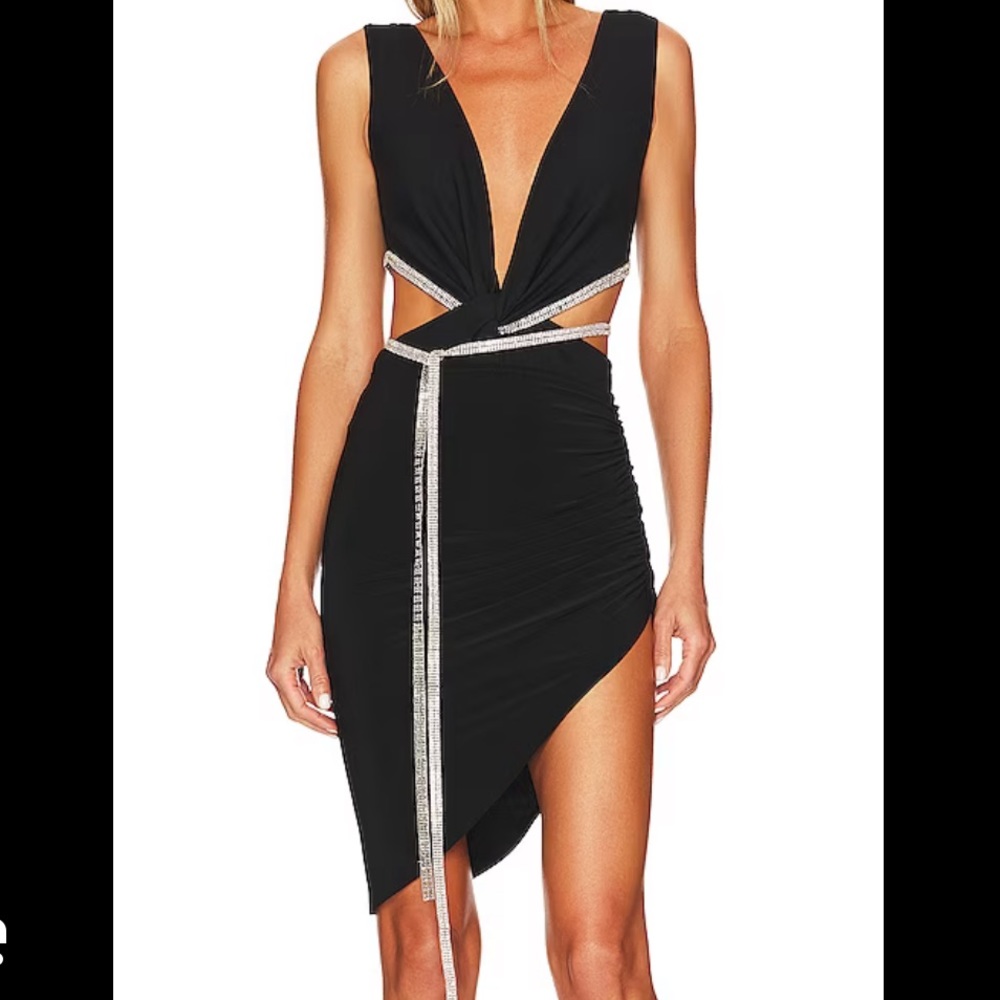 x REVOLVE Rema Bodysuit in Black
YAURA
Color:Black